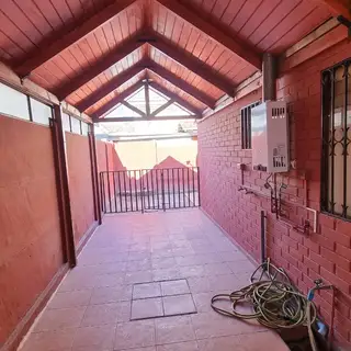 Renovada, Amplia y Hermosa casa en Maipú, 4 Dormitorios 2 Baños. — foto 2